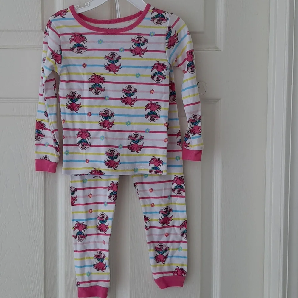 NWOT 5 Pair 3T Carter's /Dreamworks Pajamas Sets ..never worn